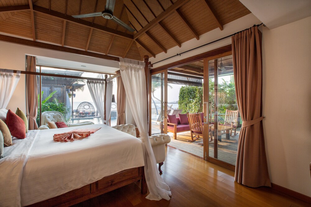 Grand Sunset Suite Pool Villa - Guestroom