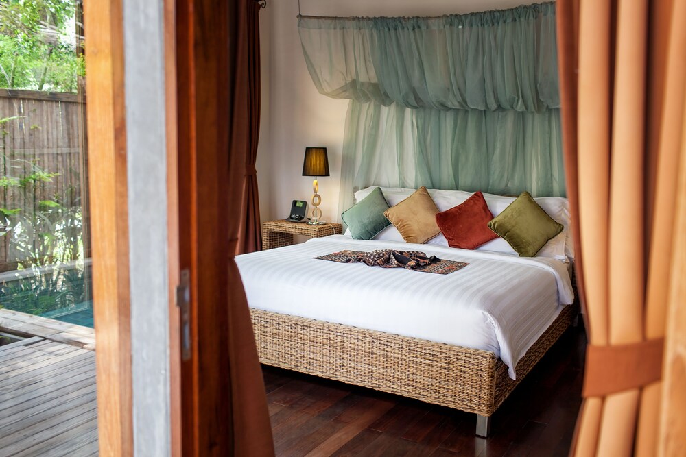 Junior Suite Pool Villa - Guestroom View