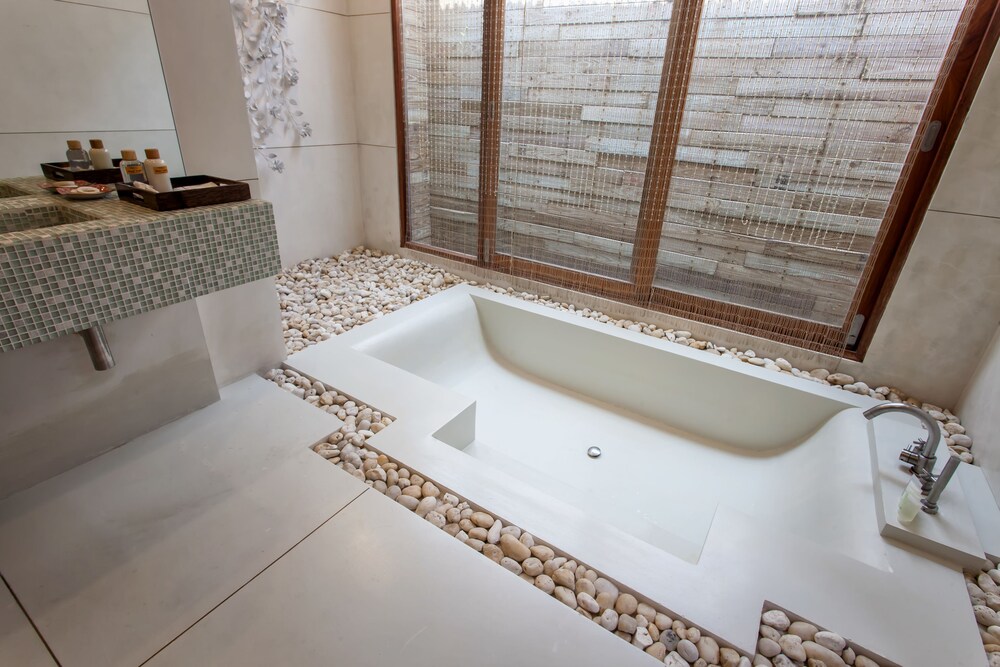 Junior Suite Pool Villa - Deep Soaking Bathtub