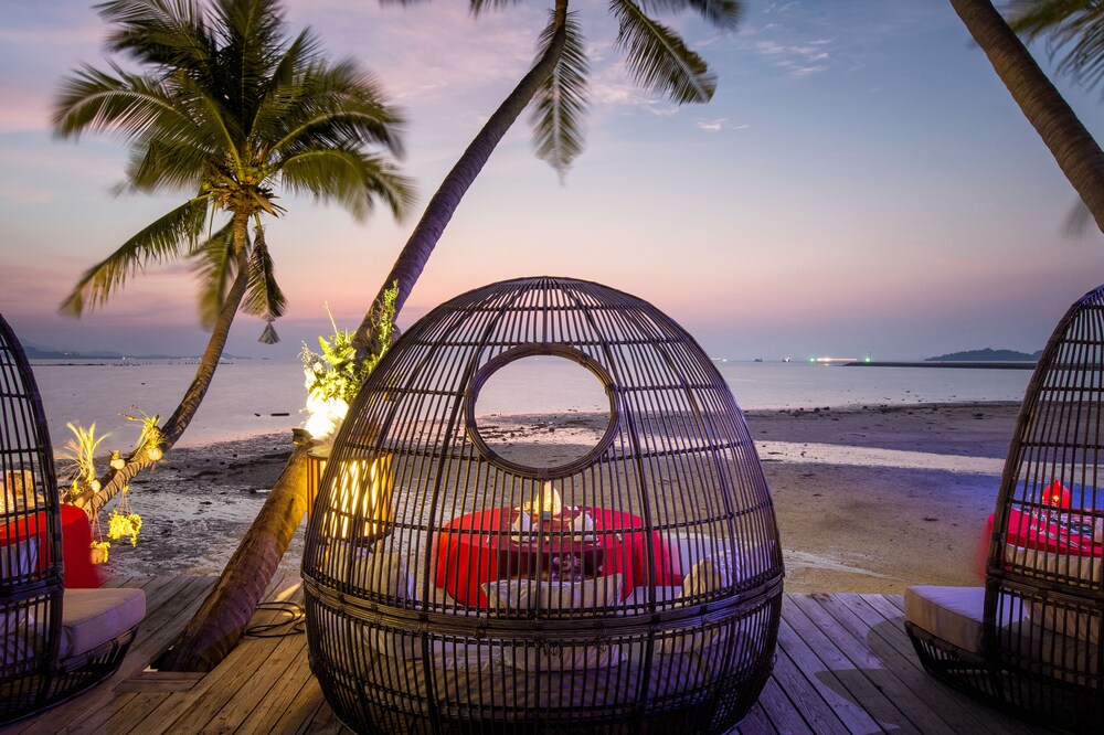 Poolside Bar
