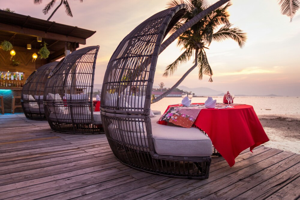 Poolside Bar