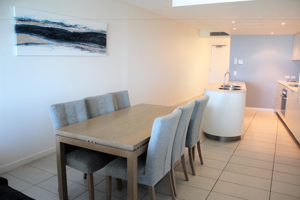 Apartment, 2 Bedrooms, Beach View - In-Room Dining