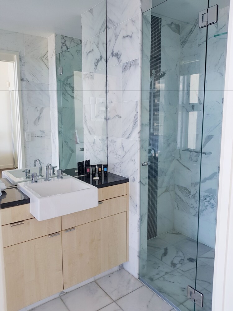 4 Bedroom Penthouse - Bathroom