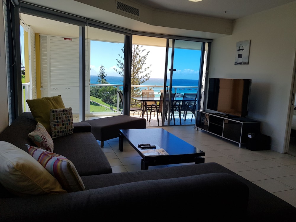 Apartment, 3 Bedrooms, Beach View - Living Room