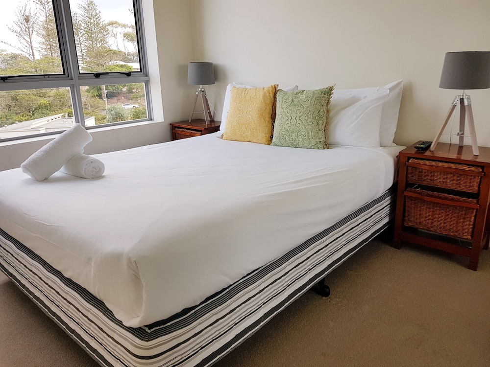 Apartment, 3 Bedrooms, Beach View - Guestroom