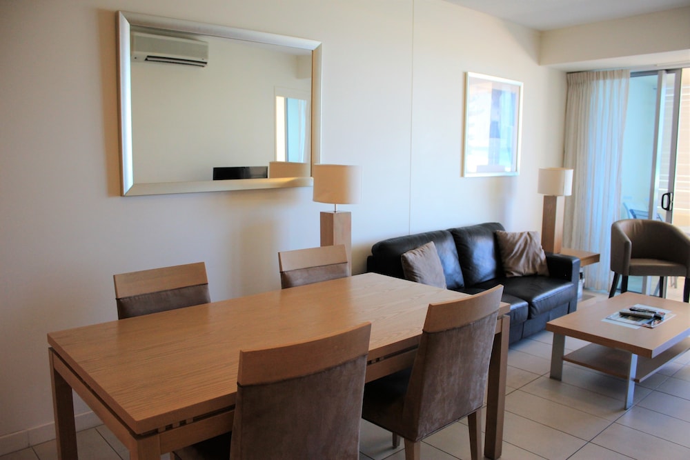 Apartment, 1 Bedroom, Beach View - Living Area