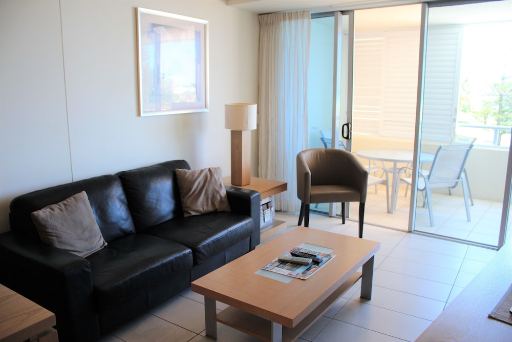 Apartment, 1 Bedroom, Beach View - Living Area