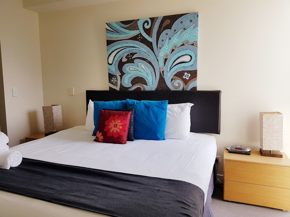 Apartment, 2 Bedrooms, Beach View - Guestroom