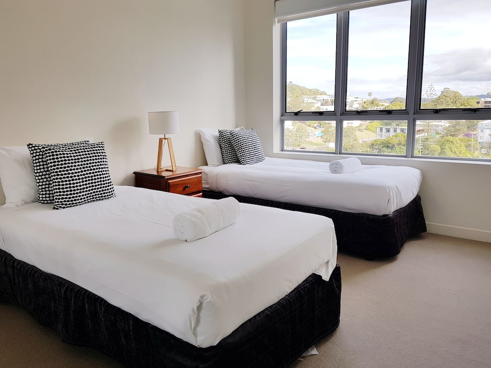 Apartment, 3 Bedrooms, Beach View - Guestroom
