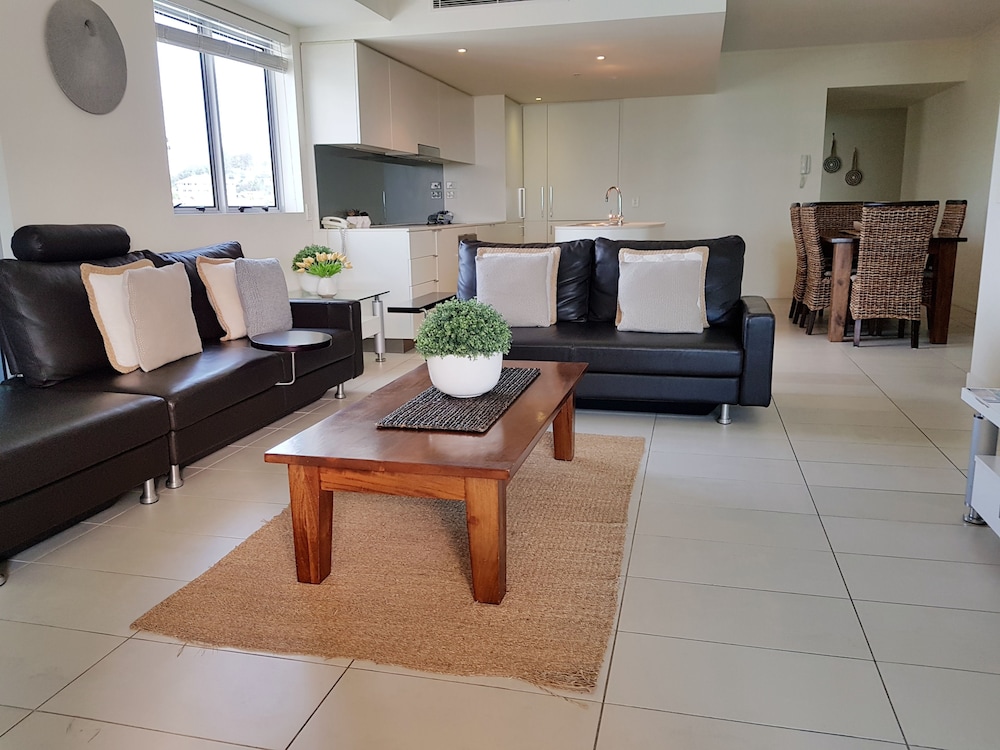 Apartment, 3 Bedrooms, Beach View - Living Area
