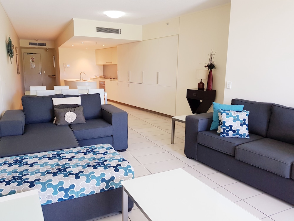 Apartment, 2 Bedrooms, Beach View - Living Room