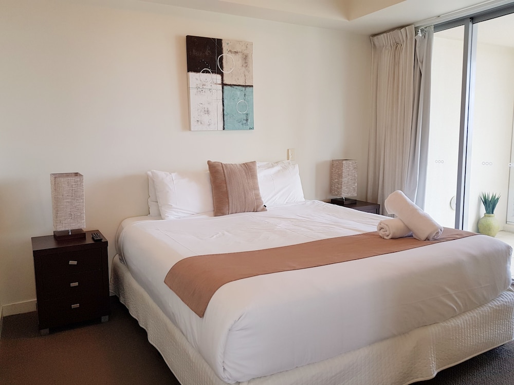 Apartment, 3 Bedrooms, Beach View - Guestroom