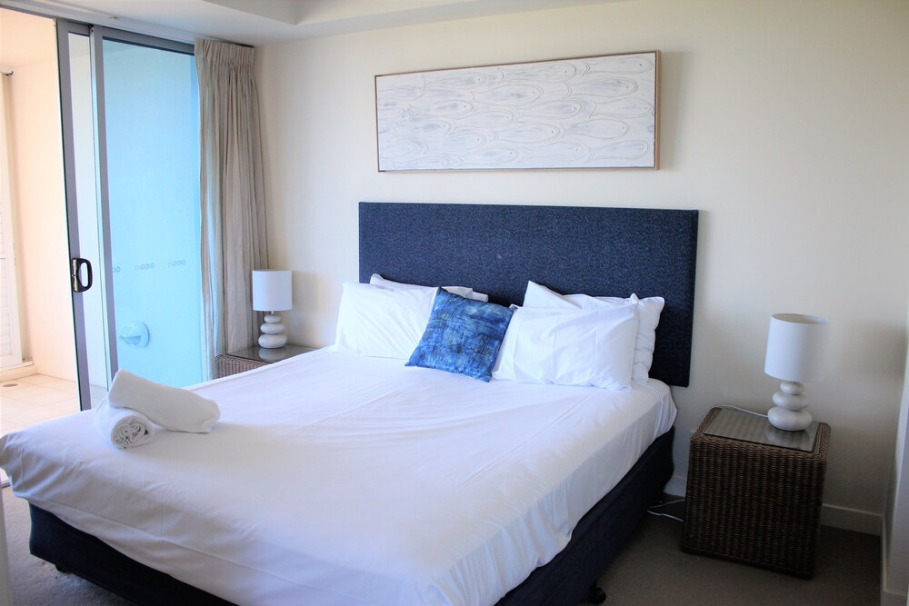 Apartment, 3 Bedrooms, Beach View - Guestroom