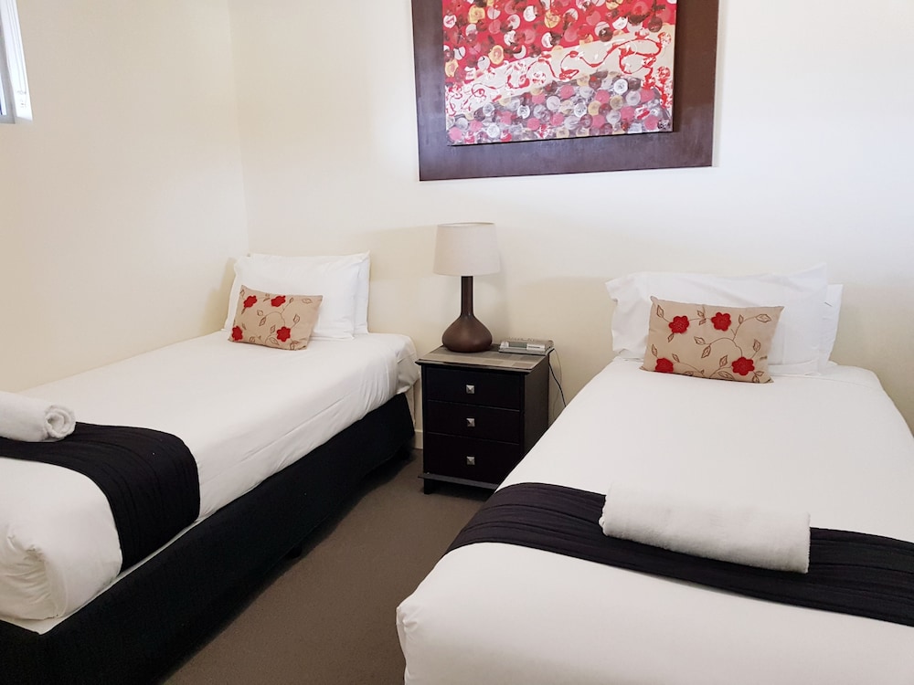 Apartment, 2 Bedrooms, Beach View - Guestroom