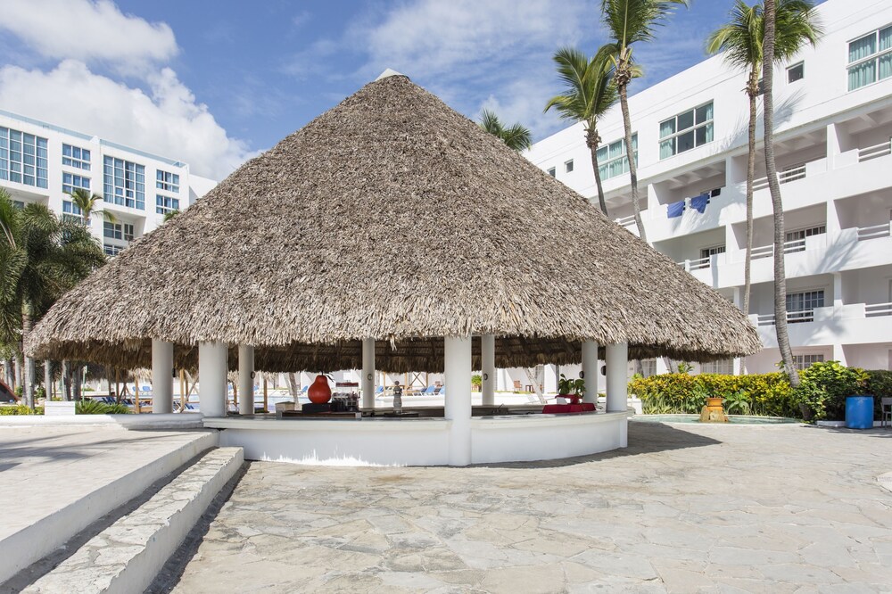 Poolside Bar