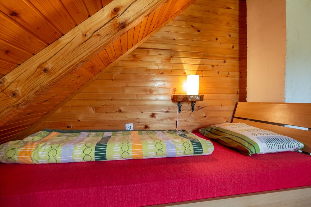One Bedroom Cottage for 6 people - Guestroom View