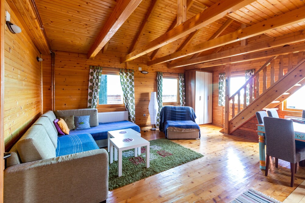 Three Bedroom Cottage for 7 people - Living Room