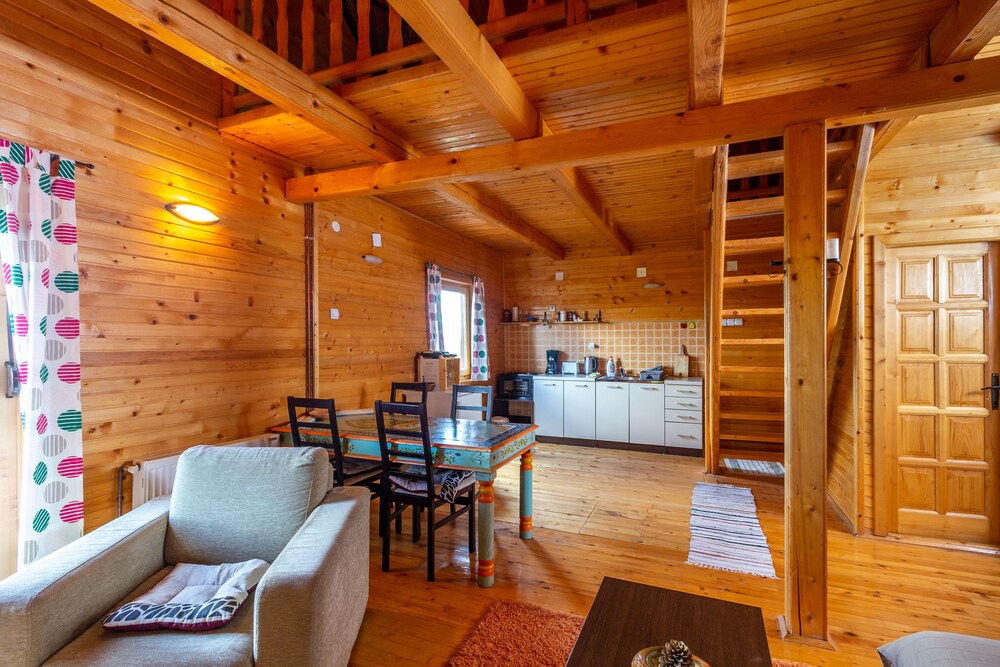 One Bedroom Cottage for 6 people - Guestroom View