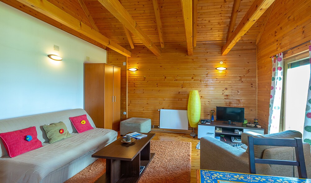 One Bedroom Cottage for 6 people - Living Room