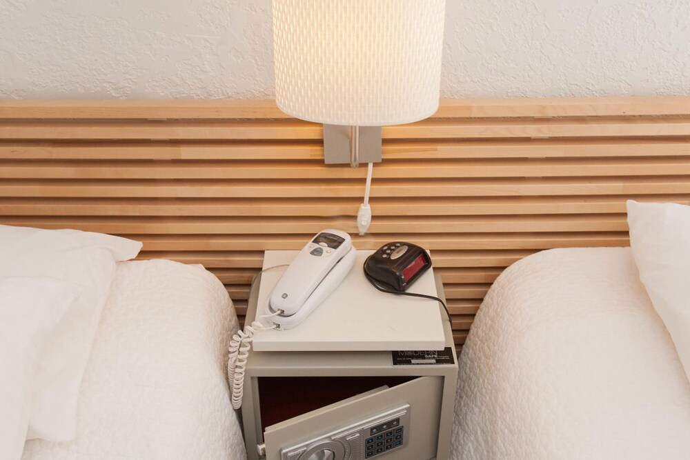 One Bedroom Family - In-Room Safe