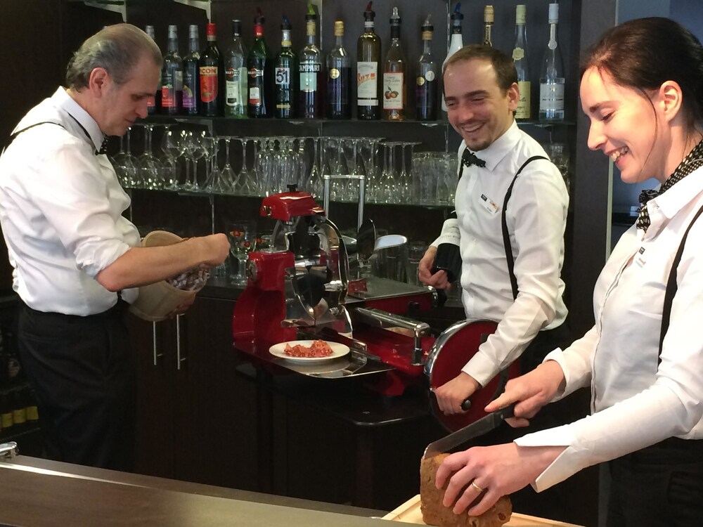 Hotel Bar