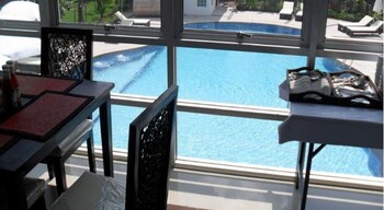 Poolside Bar