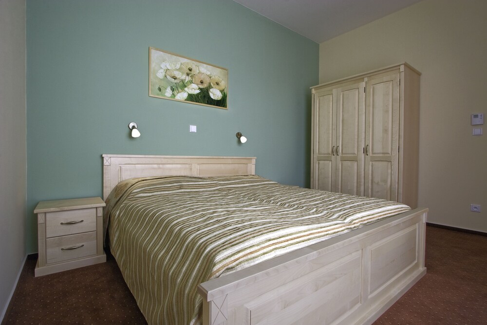 Deluxe Apartment - Featured Image