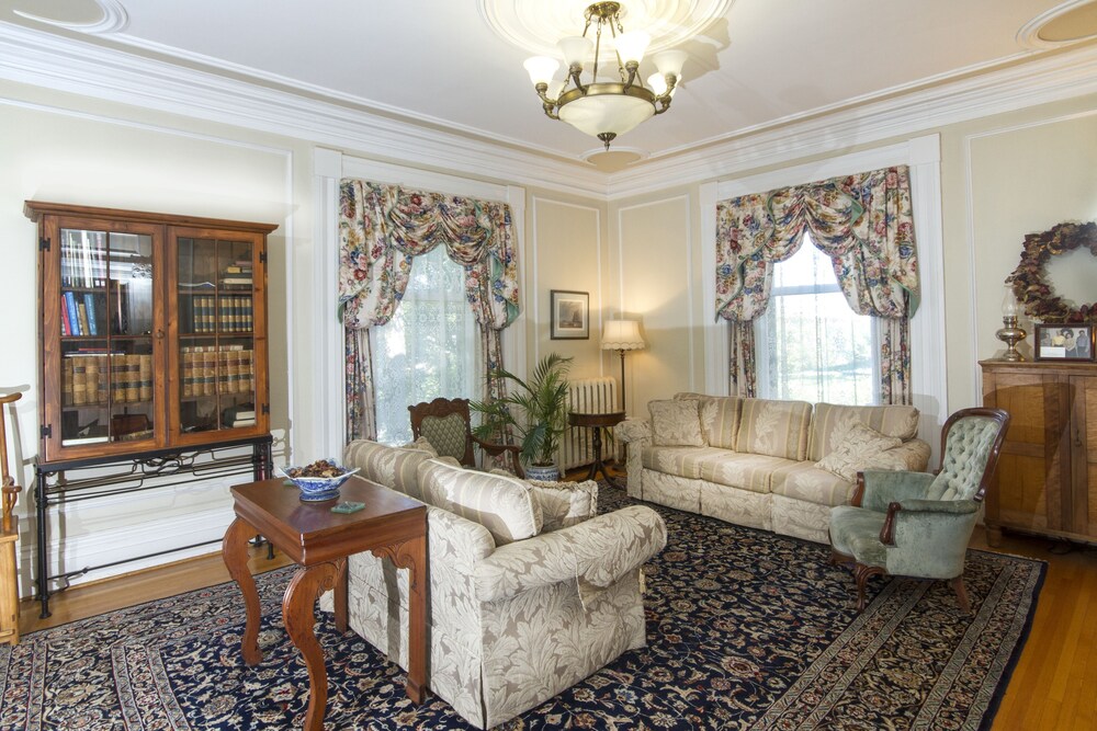 Executive Lounge