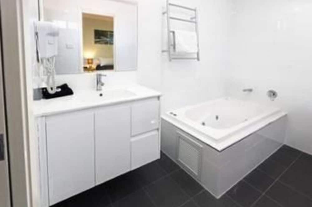 Apartment, 1 Bedroom with Spa - Bathroom