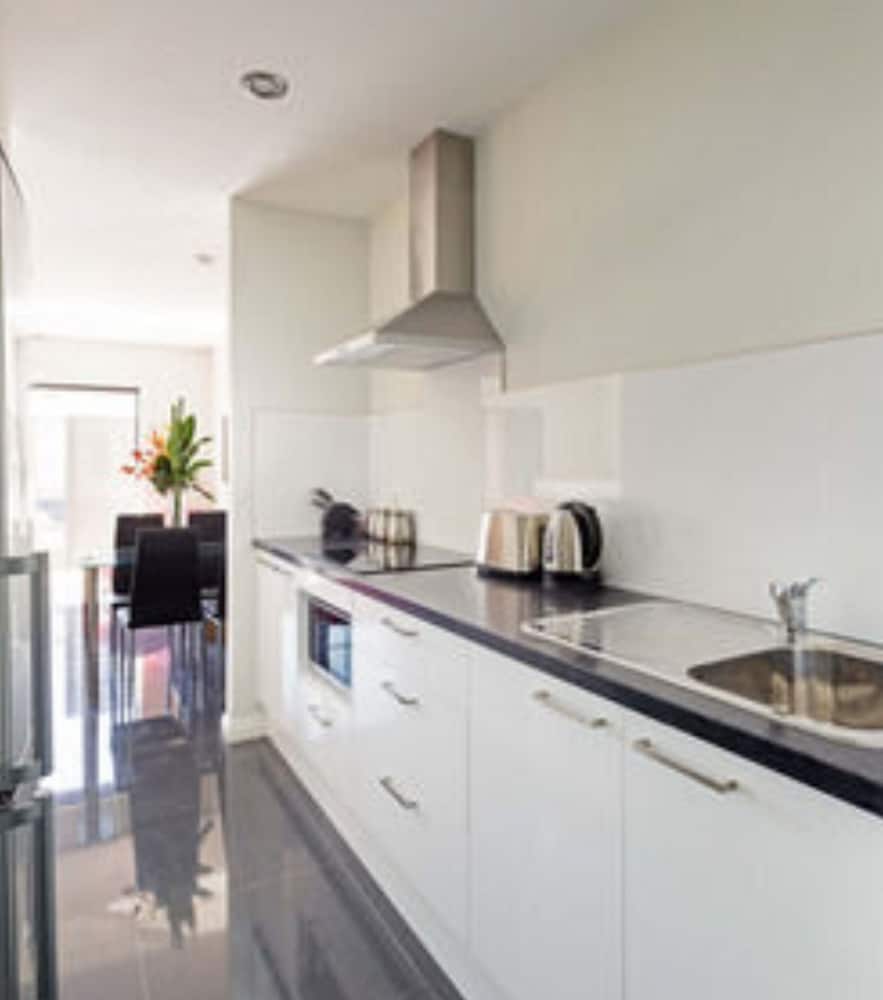 Executive Apartment, 2 Bedrooms - In-Room Kitchen