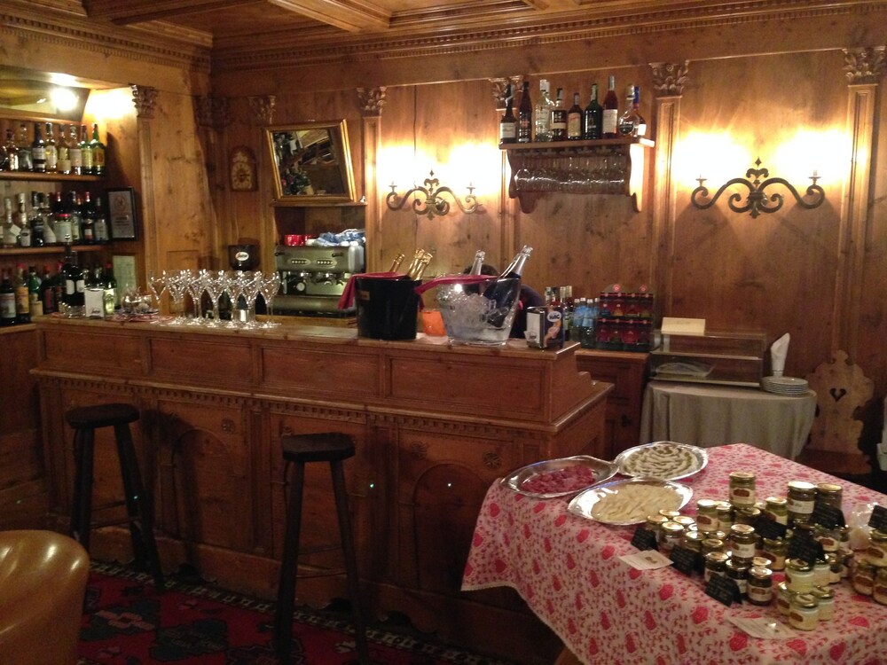 Hotel Bar