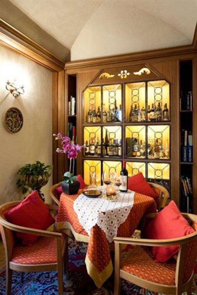 Hotel Bar