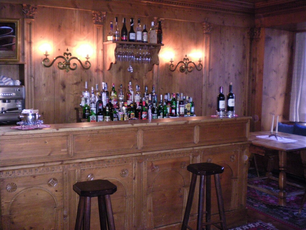 Hotel Bar