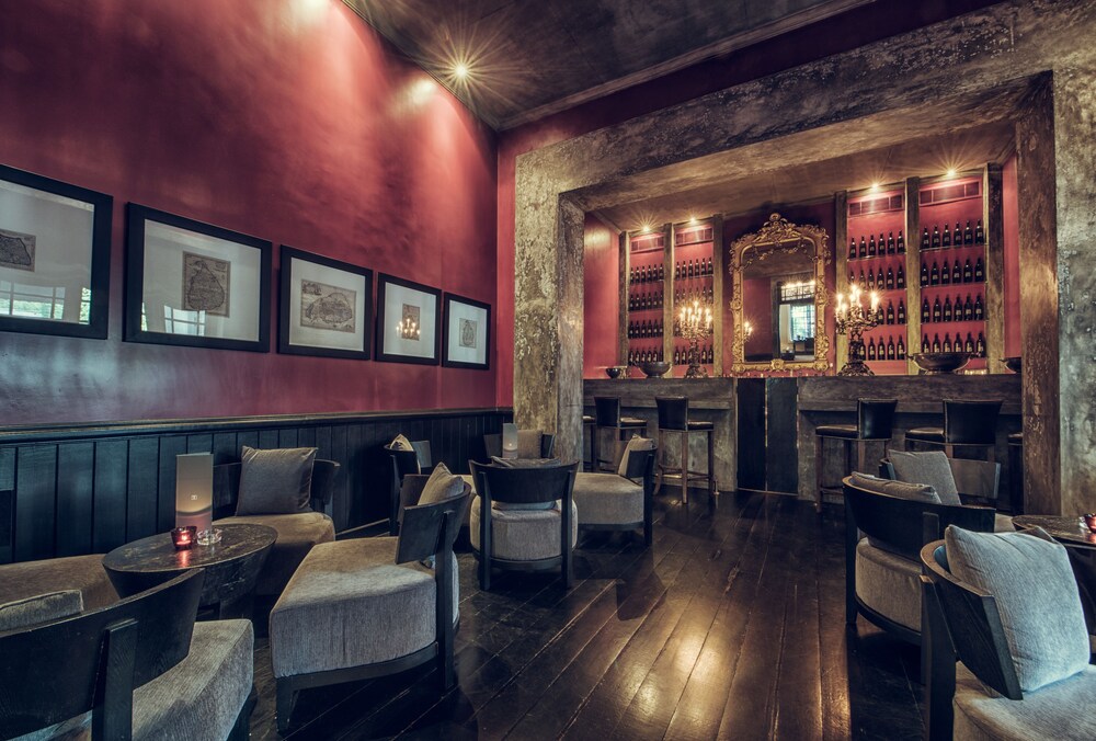 Hotel Bar