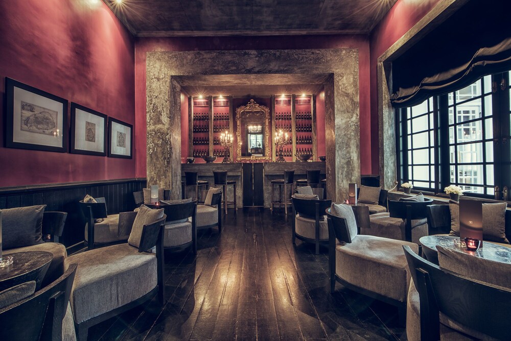 Hotel Bar
