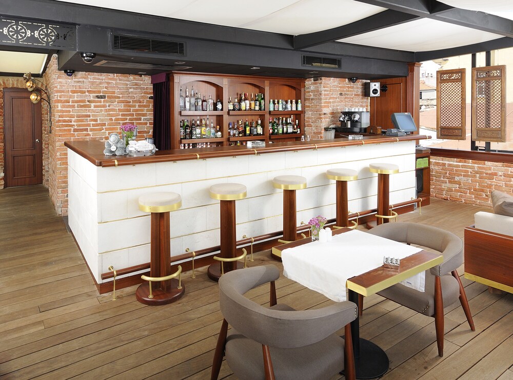 Hotel Lounge