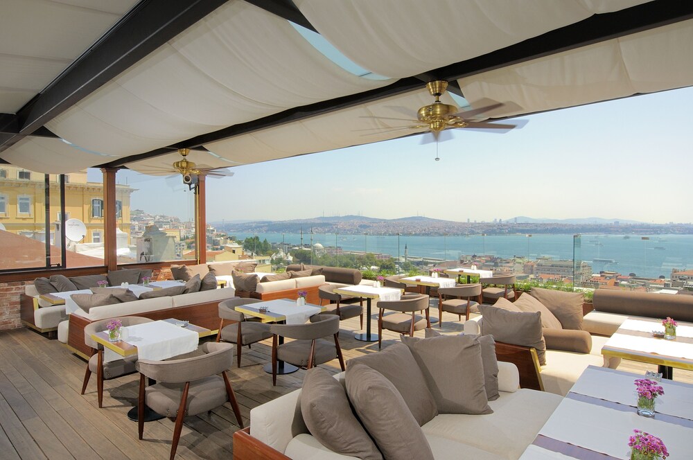 Hotel Lounge