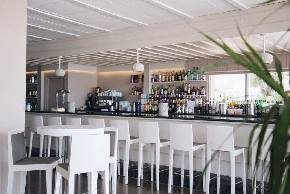 Hotel Bar