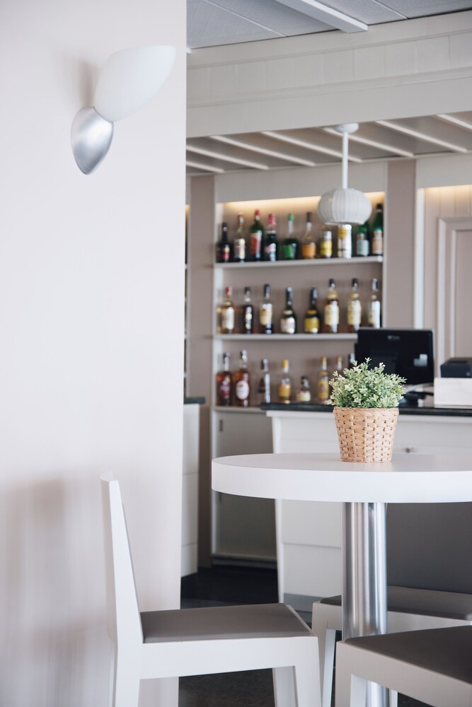 Hotel Lounge