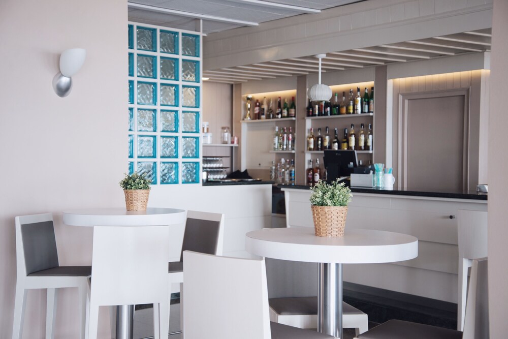 Hotel Bar