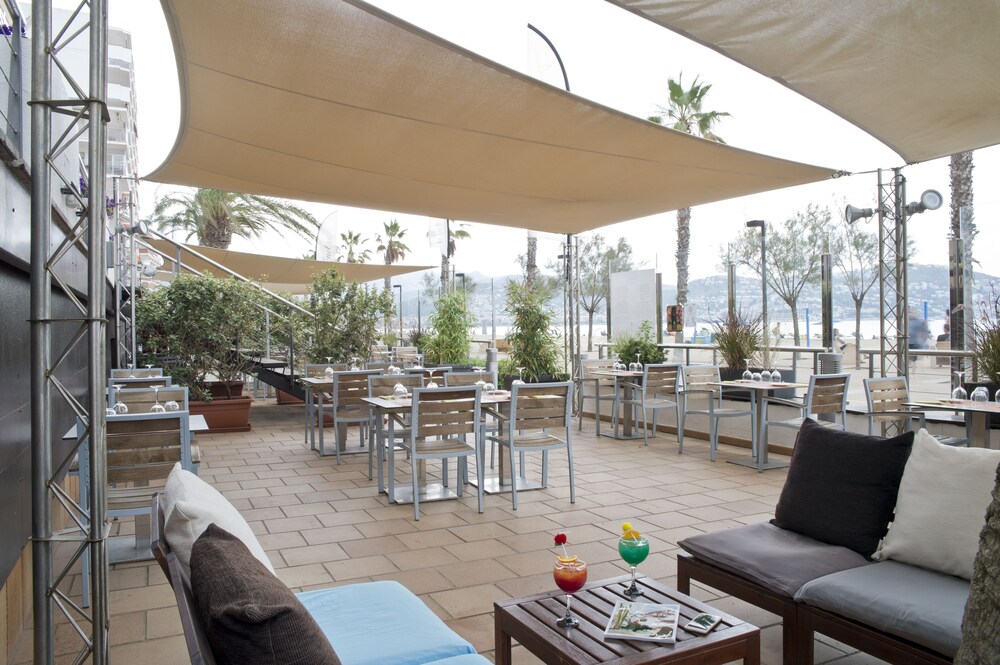 Hotel Bar