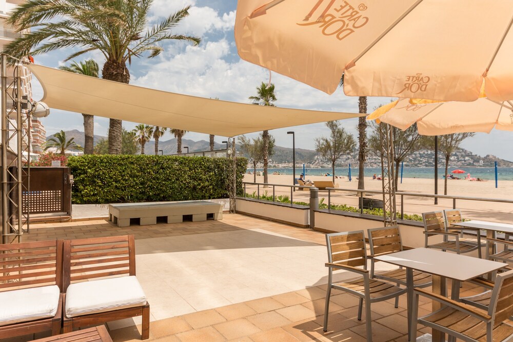 Poolside Bar