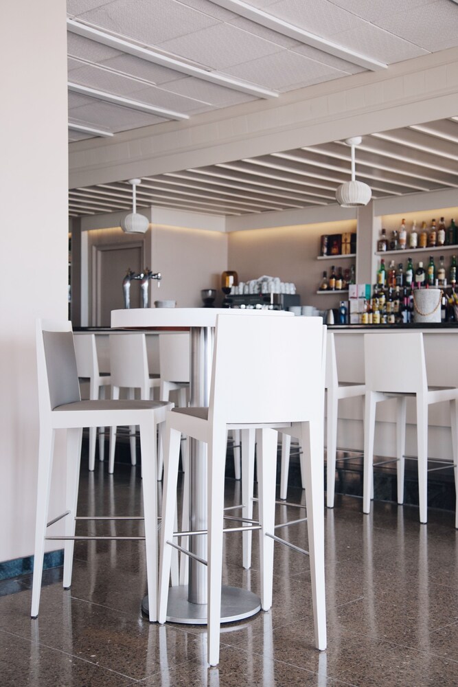 Hotel Lounge