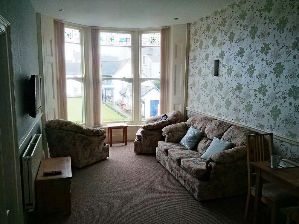 Standard Apartment, 1 Bedroom (Midships) - Living Room