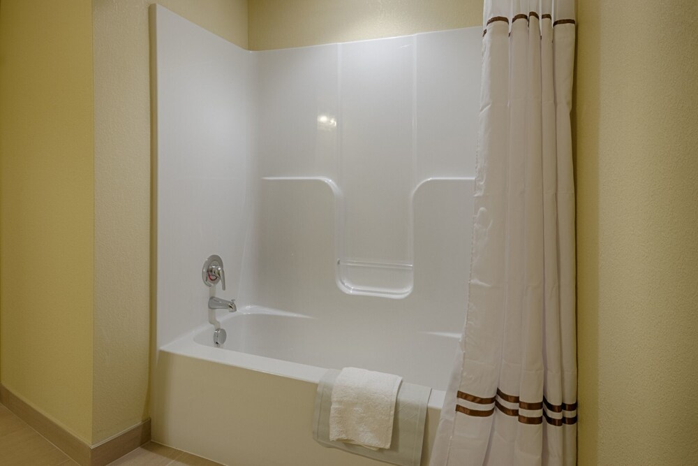 Deep Soaking Bathtub