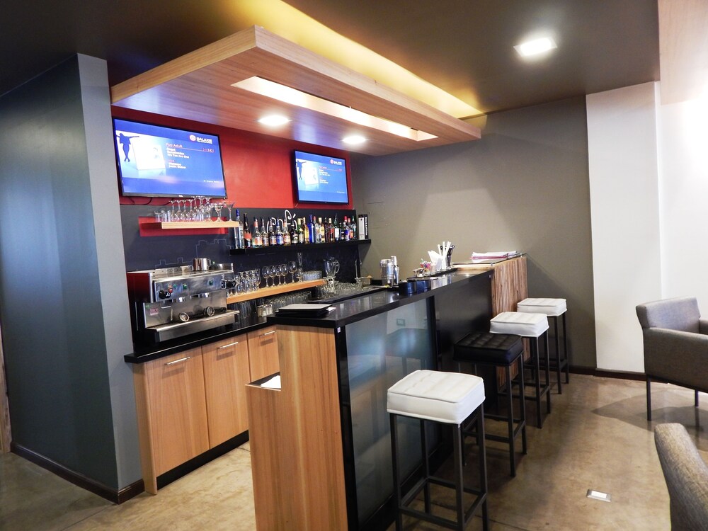 Hotel Bar
