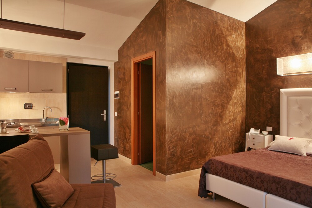Deluxe Studio, 1 Bedroom - Guestroom