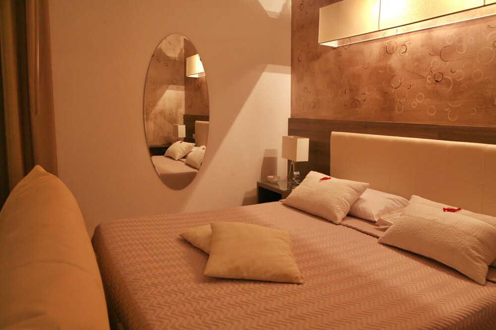 Deluxe Studio, 1 Bedroom - Guestroom