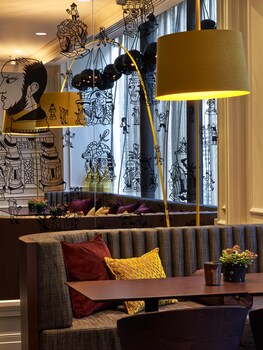 Hotel Bar
