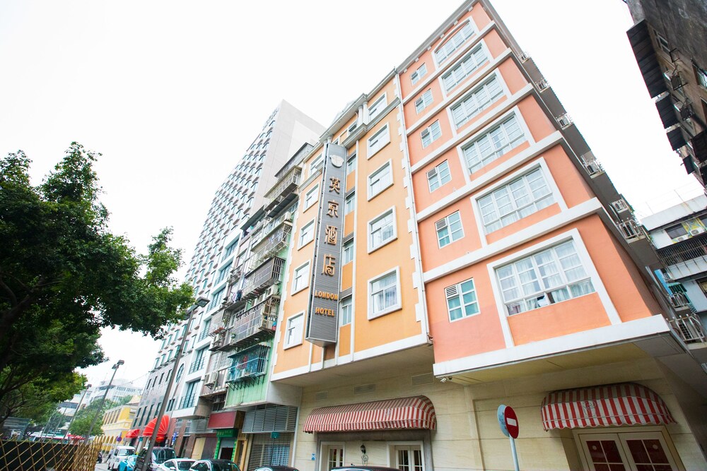 ด้านหน้าของโรงแรม